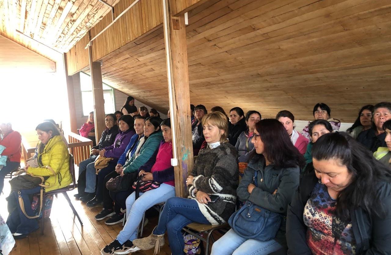 Taller realizado por OMIL Comunicación Afectiva en el Trabajo y Charla Prevención realizado por la Achs en Quellón